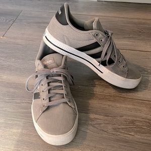 Adidas Daily 3.0 Sneaker. Men’s 7.5/women’s 9